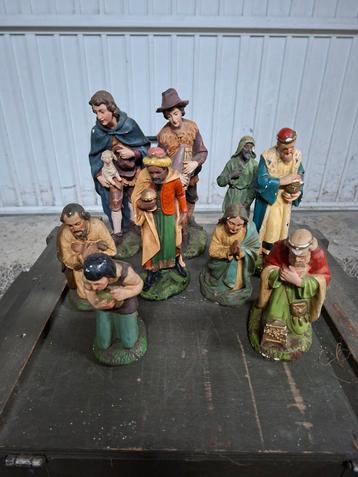 Oude Kerstgroep, 9 Gipsen Beelden beschikbaar voor biedingen