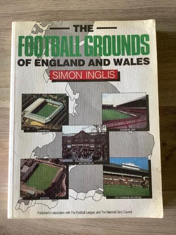 The Fooball Grounds of England and Wales van Simon Inglis