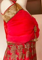 Lange Fuchsia jurk met goudkleurige bewerking, Kleding | Dames, Gelegenheidskleding, Ophalen of Verzenden, Nieuw, Maat 38/40 (M)