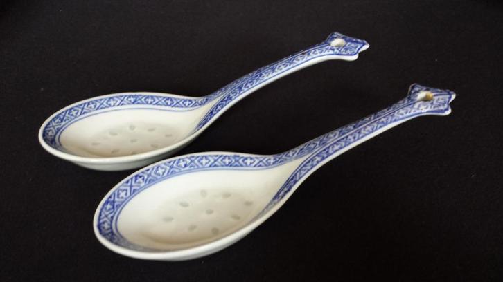 2 CHINESE Opscheplepels <> Chinees RIJSTKORREL Porselein, Antiek en Kunst, Antiek | Porselein, Ophalen of Verzenden