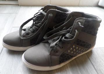 Grijze sneaker veterboots 39 beschikbaar voor biedingen