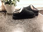Ugg Classic Slipper. Maat 39/38, Ophalen of Verzenden, Zo goed als nieuw, Zwart, Pantoffels of Sloffen