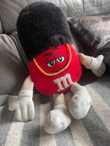 M&Ms red knuffel London Royale guardsman