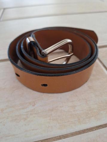 Cognac leren riem

Lengte ongeveer 90 cm beschikbaar voor biedingen