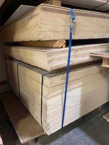 TEAB! Grote partij Populierenhout triplex plaatmateriaal 6mm beschikbaar voor biedingen