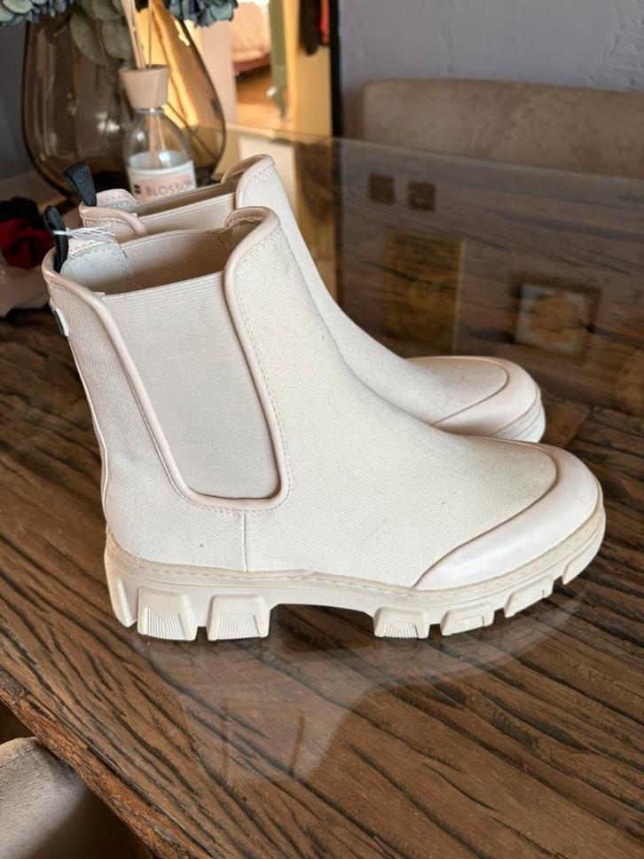 Tamaris mooie beige chelsea boots mt 40 NIEUW, Kleding | Dames, Schoenen, Zo goed als nieuw, Lage of Enkellaarzen, Beige, Ophalen of Verzenden