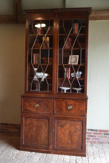 Prachtige hoge antieke mahonie houten boekenkast, vitrine. beschikbaar voor biedingen