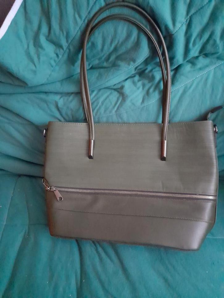 Olijfgroene Handtas met Ritsdetail, Sieraden, Tassen en Uiterlijk, Tassen | Damestassen, Zo goed als nieuw, Handtas, Groen, Ophalen