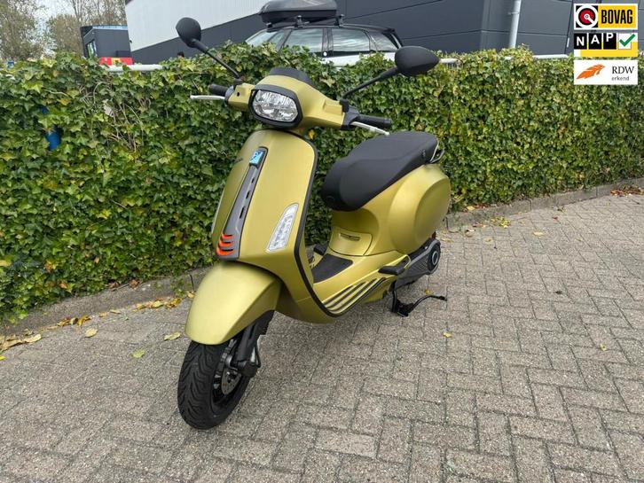 Vespa Bromscooter Sprint S Elettrica nieuw reverse knop, Fietsen en Brommers, Snorfietsen en Snorscooters, Gebruikt, Vespa, Elektrisch