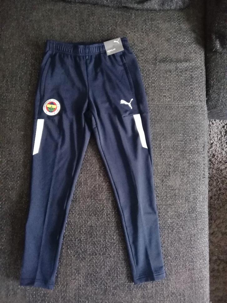 Splinternieuwe Puma Trainingsbroek van Fenerbahçe SK, Sport en Fitness, Voetbal, Nieuw, Trainingspak, Maat XS of kleiner, Ophalen of Verzenden