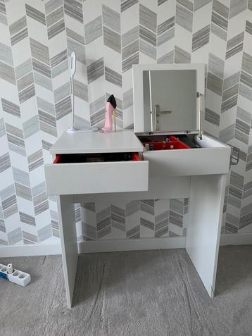 witte make-up tafel van IKEA