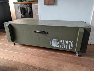 Tv kast of opberg kist leger style  beschikbaar voor biedingen