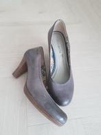 Tamaris Pumps - Maat 39 warm grijs, Tamaris, Pumps, Ophalen of Verzenden, Zo goed als nieuw