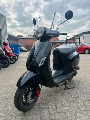 Djjd cashmere vespa look snorscooter beschikbaar voor biedingen