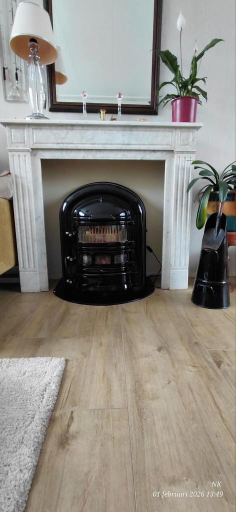 Gietijzeren kachel plus marmeren schouw, Huis en Inrichting, Haarden, Houthaard, Ophalen