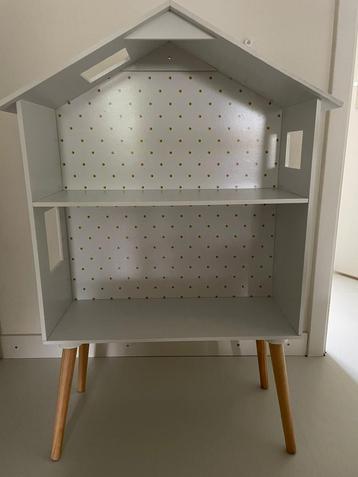 Petit Amelie Poppenhuis beschikbaar voor biedingen