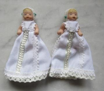 Porselein baby poppen, 2 stuks, uit Engeland, vintage beschikbaar voor biedingen