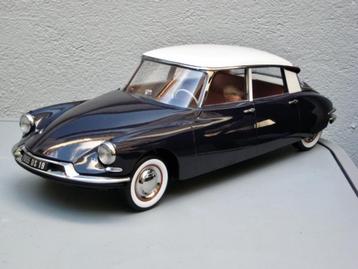 Citroen DS 19 1955 Aubergine met Champagne dak Norev 1:12 beschikbaar voor biedingen
