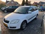 Skoda Fabia 1.4 16V 63KW Combi 2009 Wit, Auto's, Voorwielaandrijving, 4 cilinders, Wit, Origineel Nederlands