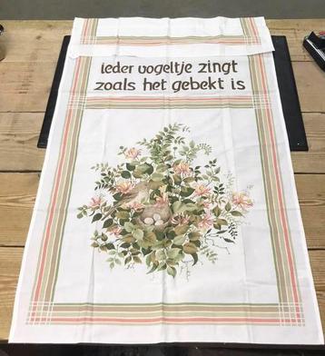 Overhanddoek nieuw ‘ieder vogeltje zingt zoals het gebekt is beschikbaar voor biedingen