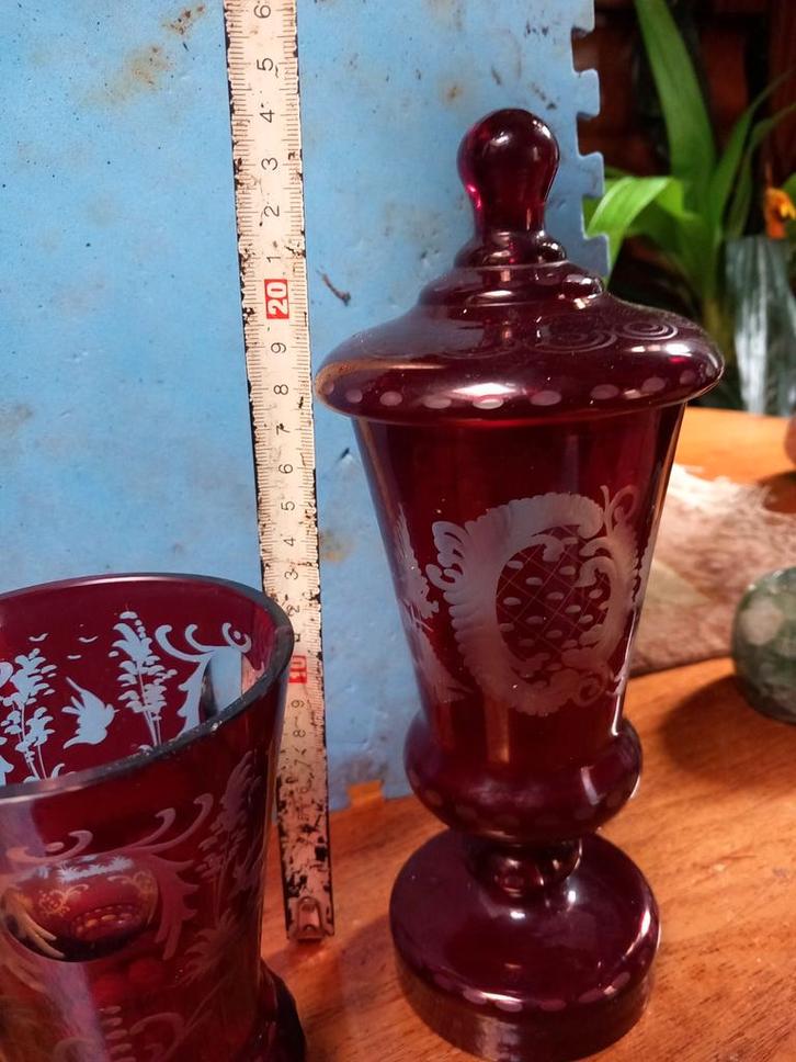 Boheems glas met jachttaferelen, Antiek en Kunst, Antiek | Vazen, Ophalen of Verzenden