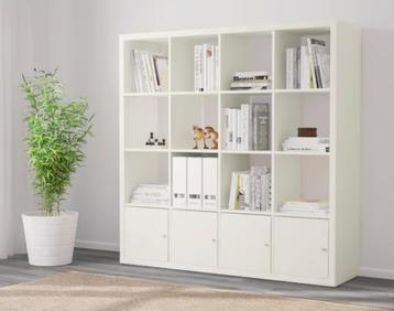 Te koop: IKEA vakkenkast met deurtjes – strak en praktisch! beschikbaar voor biedingen
