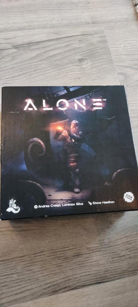 Alone Bordspel met twee expansions, Hobby en Vrije tijd, Gezelschapsspellen | Bordspellen, Gebruikt, Een of twee spelers, Drie of vier spelers
