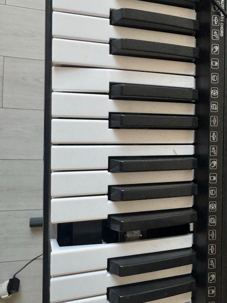 Keyboard met standaard - MAX KB4, Muziek en Instrumenten, Keyboards, Gebruikt, 61 toetsen, Overige merken, Aanslaggevoelig, Ophalen of Verzenden