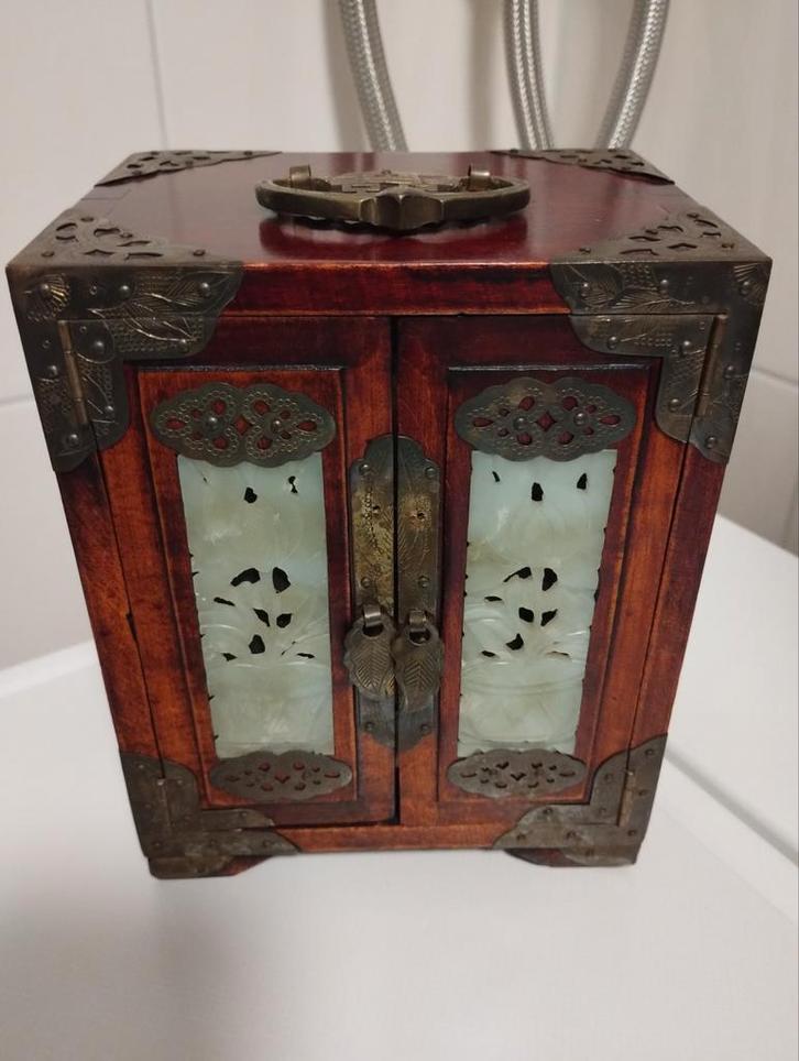 Oud chinees palissander hout juwelenkist met messing en jade, Antiek en Kunst, Curiosa en Brocante, Ophalen of Verzenden
