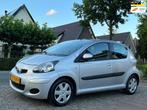 Toyota Aygo 1.0-12V AUTOMAAT Navigator 82.000 km NL-AUTO-NAP, Euro 5, Stof, Gebruikt, Zwart
