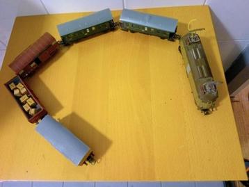 Treinset marklin, locomotief, 3 wagons + 1Jouf+1Electrotren. beschikbaar voor biedingen