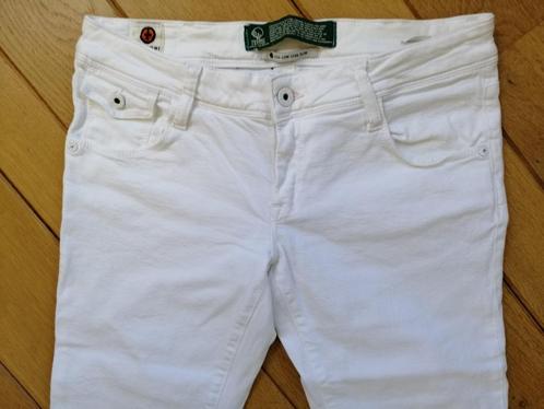KUYICHI spijkerbroek LISA wit maat 27 x 32, Kleding | Dames, Spijkerbroeken en Jeans, Zo goed als nieuw, W27 (confectie 34) of kleiner