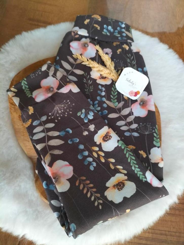 Handgemaakt tricot broekje bloemen - maat 92, Kinderen en Baby's, Kinderkleding | Maat 92, Nieuw, Meisje, Broek, Ophalen of Verzenden