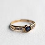 Vintage 9K gouden cluster ring met saffier & CZ - 17, Ophalen of Verzenden, Zo goed als nieuw, 17 tot 18, Met edelsteen