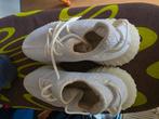 Nieuw Adidas Yeezy boots wit maat 44, Ophalen of Verzenden, Nieuw, Wit, Boots