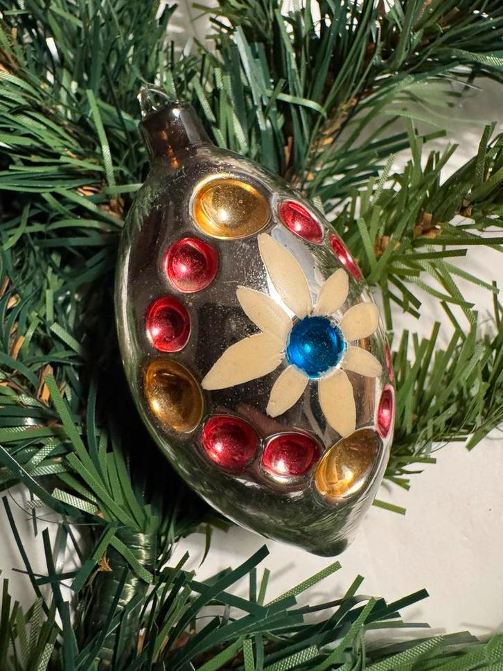 Ajeko kerstbal, Sieraden, Tassen en Uiterlijk, Broches, Zo goed als nieuw, Overige materialen, Zilver, Ophalen of Verzenden