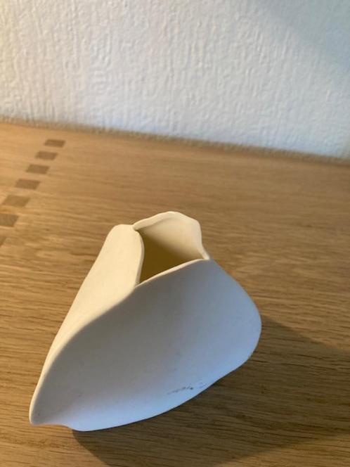 vaasje Serax, Huis en Inrichting, Woonaccessoires | Vazen, Zo goed als nieuw, Wit, Minder dan 50 cm, Aardewerk of Porselein, Ophalen