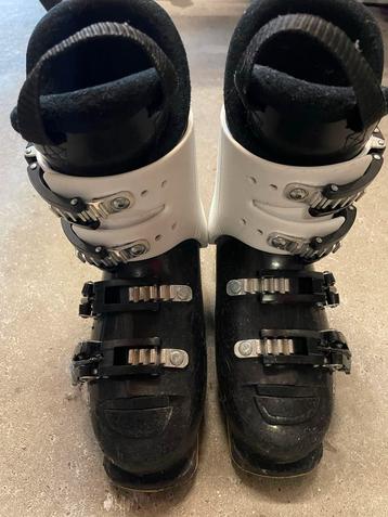Atomic skischoenen maat 22.5 beschikbaar voor biedingen