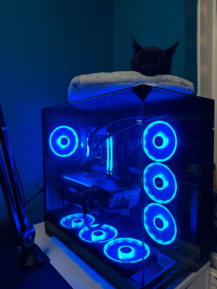 Gaming PC met RGB - Krachtige Prestaties!, Computers en Software, Desktop Pc's, Zo goed als nieuw, 4 Ghz of meer, SSD, 32 GB, Met videokaart