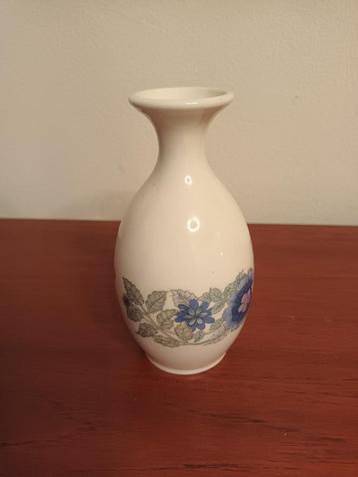 Vaasje Wedgwood Clementine/ Gaaf! beschikbaar voor biedingen