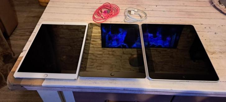 Aangeboden 3 Apple ipads voor onderdelen !!, Computers en Software, Apple iPads, Niet werkend, Apple iPad, Wi-Fi, 10 inch, 32 GB