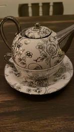 Klein theepotje, kop en schotel met potje, Ophalen of Verzenden