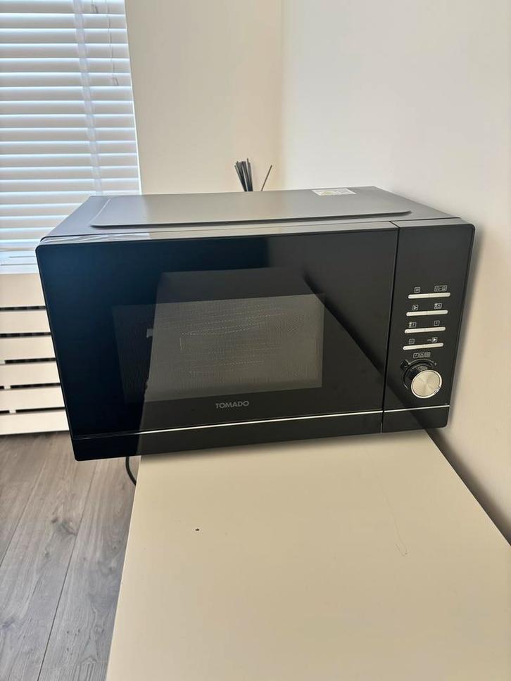Tomado combi-magnetron - zo goed als nieuw!, Witgoed en Apparatuur, Magnetrons, Zo goed als nieuw, Vrijstaand, Combimagnetron