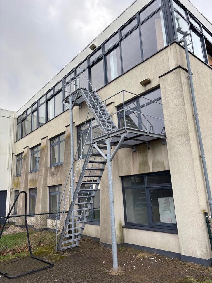 Stalen trap voor buiten, Doe-het-zelf en Verbouw, Ladders en Trappen, Gebruikt, Trap, 2 tot 4 meter, Ophalen