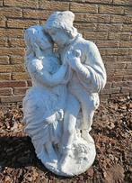 Betonnen tuinbeeld stelletje., Ophalen