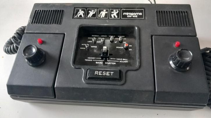Miragama GM 402 spelcomputer - werkend, Spelcomputers en Games, Spelcomputers | Atari, Gebruikt, Overige modellen, Met 2 controllers