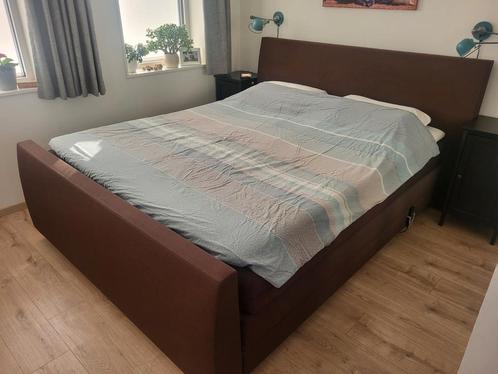 Boxspring van 180x210 met elektrisch verstelbare bodem taupe, Huis en Inrichting, Slaapkamer | Boxsprings, Zo goed als nieuw, 180 cm