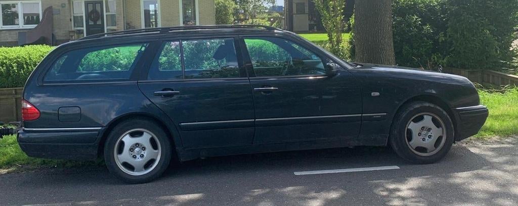 Mercedes-Benz Mercedes 1997 Blauw, Auto's, Mercedes-Benz, Zwart, Blauw, 7 stoelen, 1760 kg