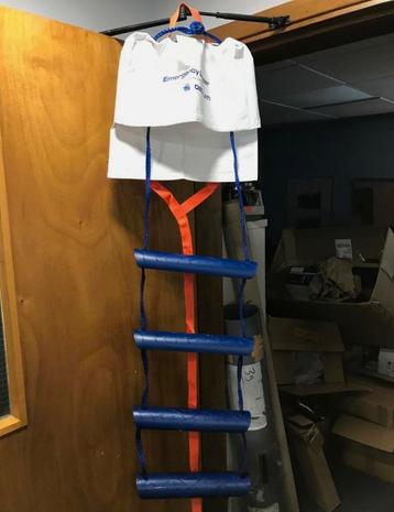 Nood ladder beschikbaar voor biedingen