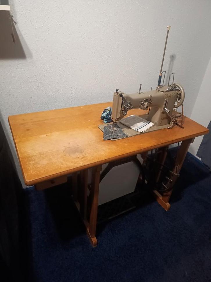 PFAFF Trapnaaimachine 138 6U met Tafel, Hobby en Vrije tijd, Naaimachines en Toebehoren, Ophalen